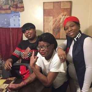 Meet your Posher, Crystal